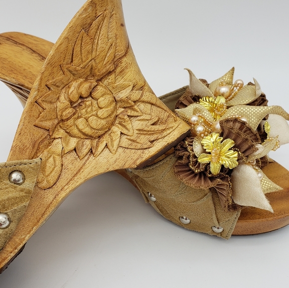 Wooden wedge sandle sz large - Picture 4 of 11